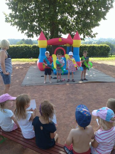 Fotoalbum Rozloučení s předškoláky - šipkovaná, hry na hřišti, červen