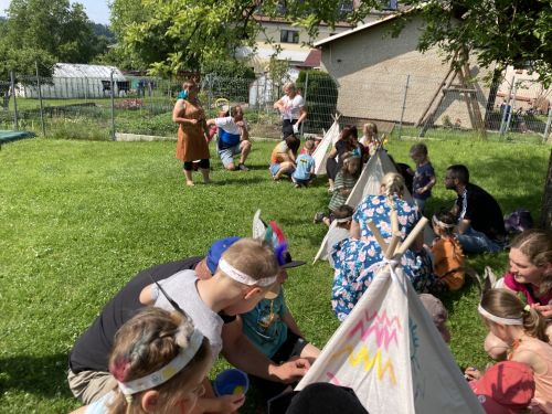 Fotoalbum Indiánský týden, loučení s předškoláky, spaní ve školce.