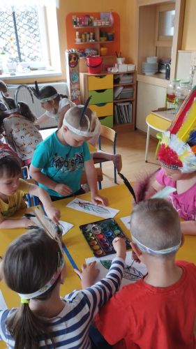 Fotoalbum Indiánský týden, loučení s předškoláky, spaní ve školce.