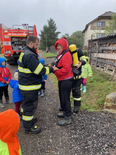 Fotoalbum Dopoledne s hasiči Červený Kostelec Lhota