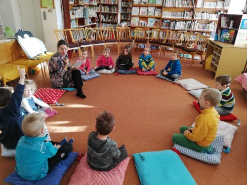 Fotoalbum Exkurze knihovna Břetislava Kafky v Červeném Kostelci- duben