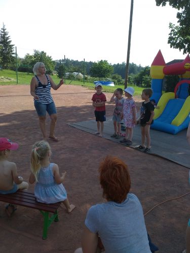 Fotoalbum Rozloučení s předškoláky - šipkovaná, hry na hřišti, červen