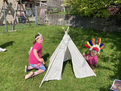 Fotoalbum Indiánský týden, loučení s předškoláky, spaní ve školce.
